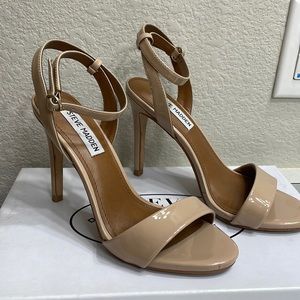 Steve Madden nude heals